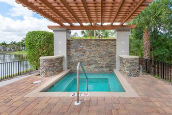 La Costa Apartments heated spa